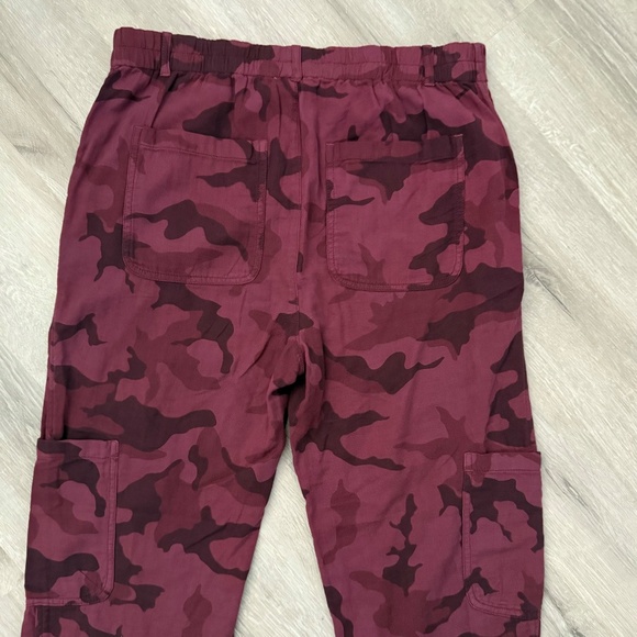SUNDANCE Women’s Grandview Cotton Berry Camo Pants Size Small - Picture 16 of 16